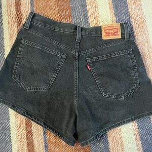 Levi’s high waisted mom short